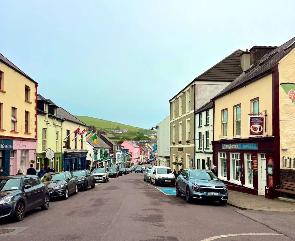 The town of Dingle with its colorful houses on the Ireland Roadtrip