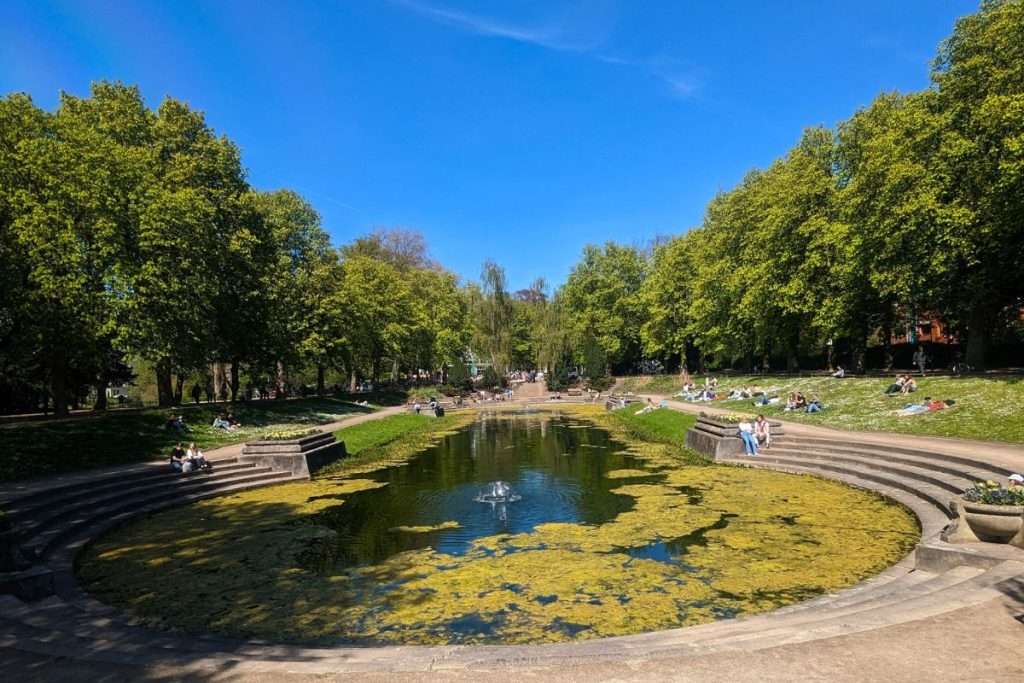 The pond in the middle of Nooderplantsoen