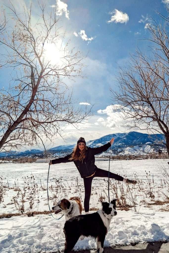 Traveler Liz petsitting in Colorado to save on accommodation so she can travel.